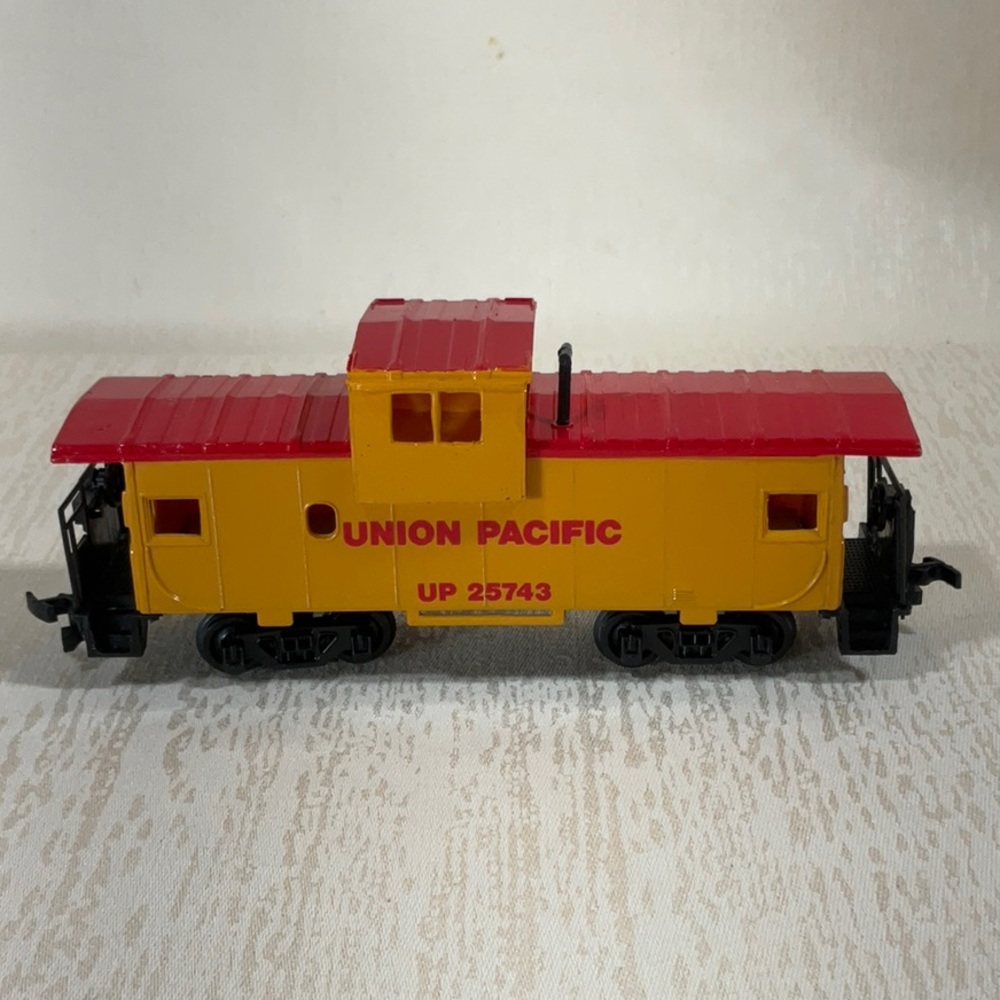Bachmann HO Scale Union Pacific 36' Wide-Vision Caboose